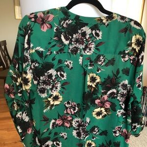 Looks new.Beautiful peacock mixed colors. Few times wear it.